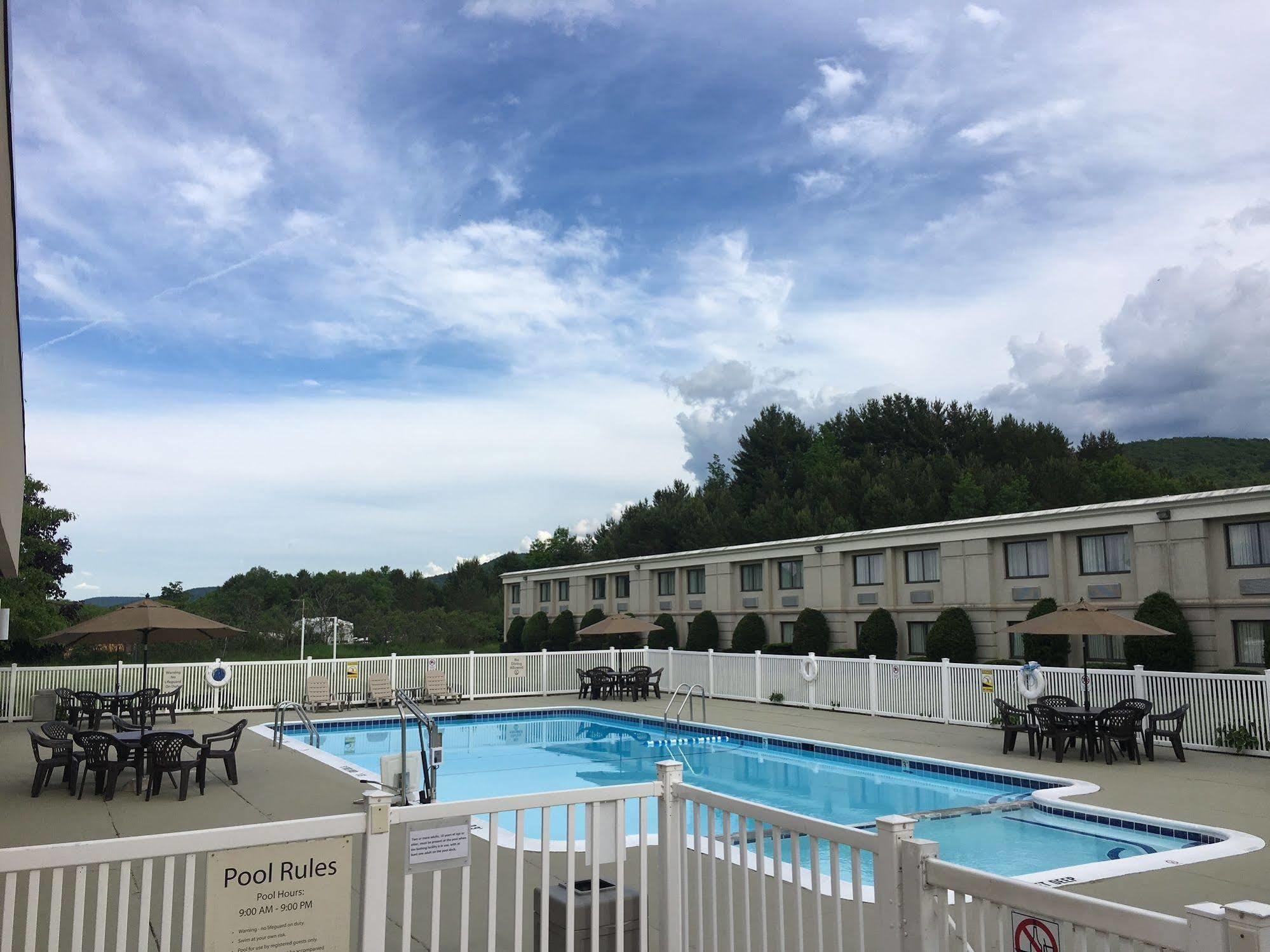 Quality Inn Oneonta Cooperstown Area Exterior photo